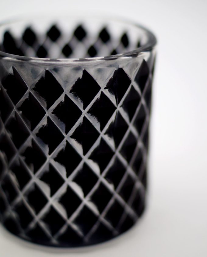 Votive of tealight black glass with pattern diamonds