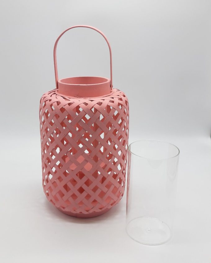 Φανάρι από μπαμπού με γυαλί, χρώμα παστελ ροζ. Διάσταση: ύψους 30 cm, διαμέτρου 21 cm