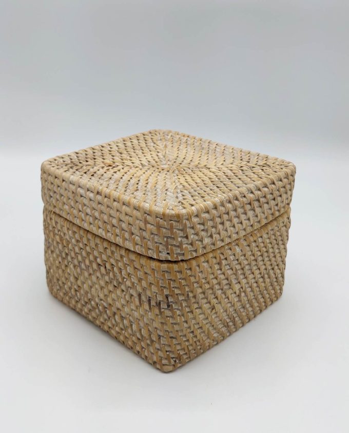 Box With Lid Rattan White Wash