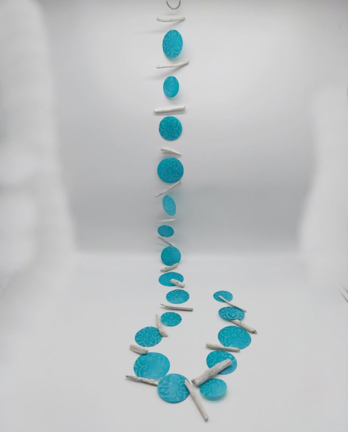 Garland Mother of Pearl Aqua & White Driftwood