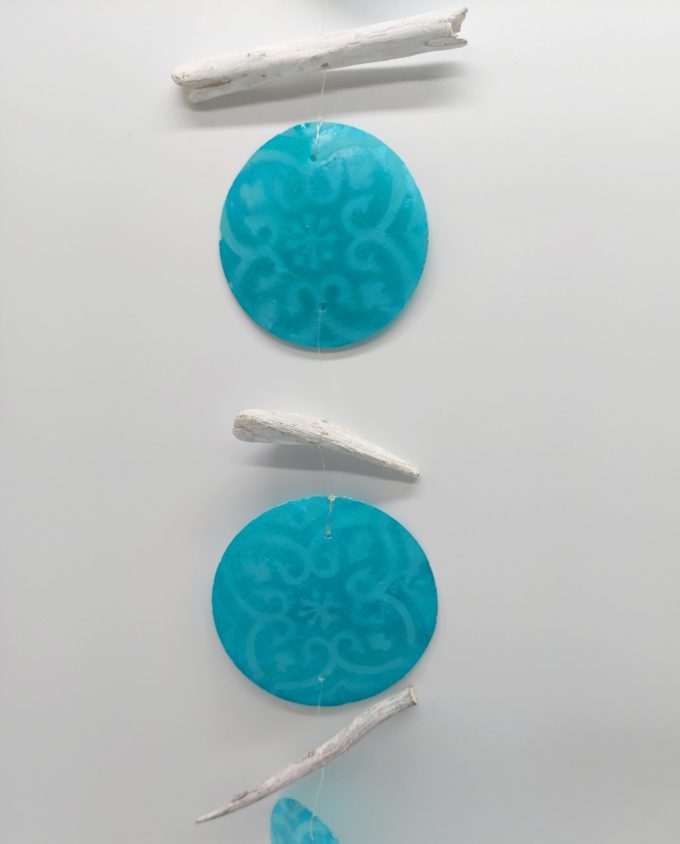 Garland Mother of Pearl Aqua & White Driftwood