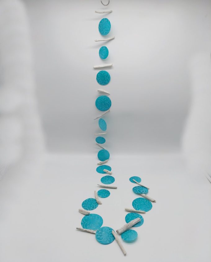Garland Mother of Pearl Aqua & White Driftwood