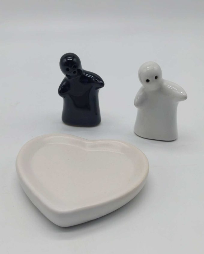 Salt & Pepper Ceramic "Hug"