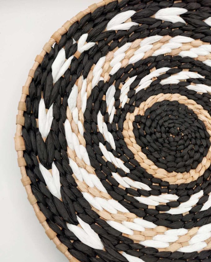 Handwoven Round Palm Leaf Platter Diam. 30 cm II