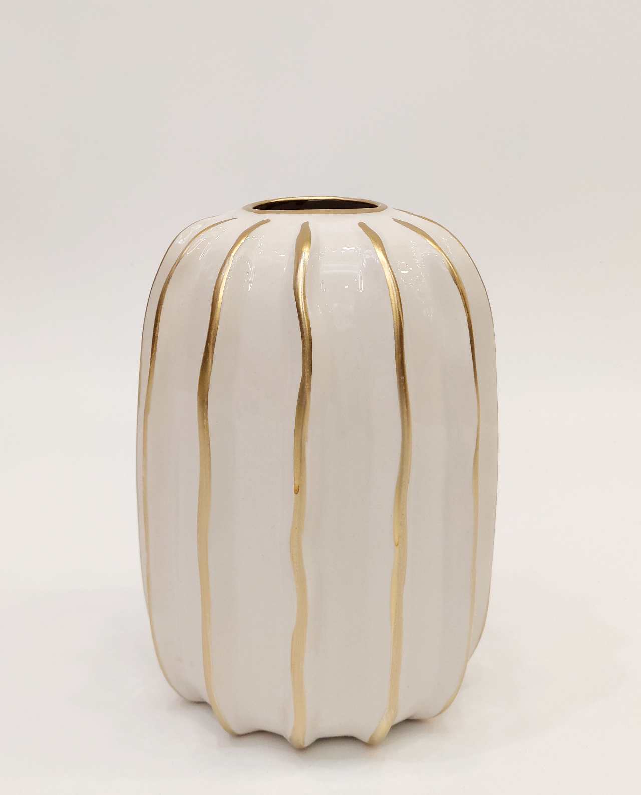 ceramic-vase-beige-golden-zoomed Vase Ceramic Beige Golden Lines