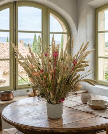 dried-flower-arrangement-natural-green-pot-decorating-house
